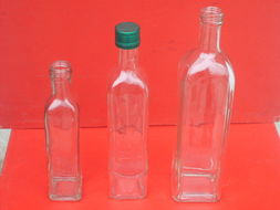 徐州鑫泰玻璃瓶廠 白酒瓶的創(chuàng)新制造與品質(zhì)追求